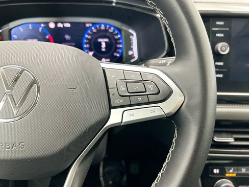 Used 2022 Volkswagen Taos SEL image 12