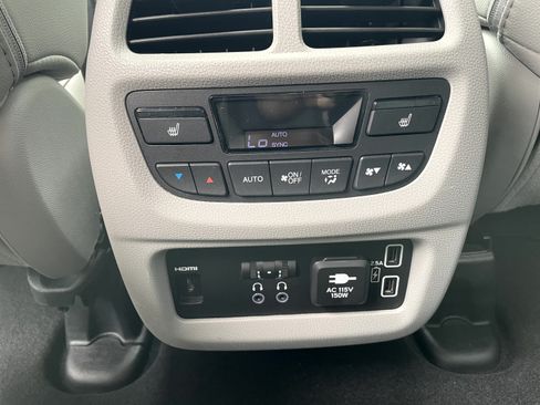 Certified 2021 Honda Pilot Touring image 11