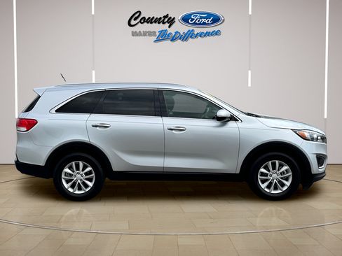 Used 2017 Kia Sorento FWD image 15