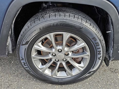 Used 2019 Jeep Cherokee Latitude Plus w/ Cold Weather Group image 8