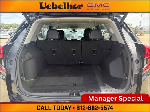 Used 2024 GMC Terrain SLT AWD/4WD image 9