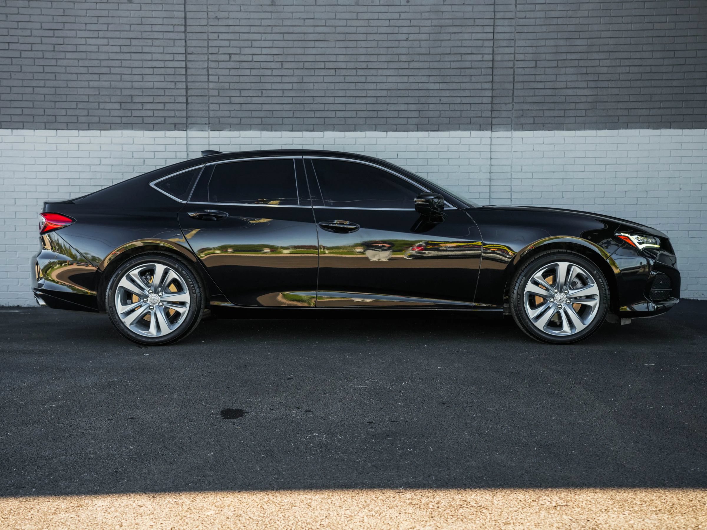 Used 2022 Acura TLX w/ Technology Package FWD image 4