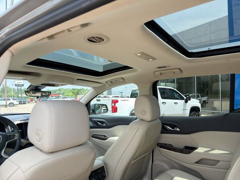 Used 2023 GMC Acadia Denali w/ Denali Ultimate Package FWD image 21