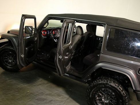 Used 2022 Jeep Wrangler Unlimited Rubicon w/ Xtreme Recon 35" Tire Package image 5