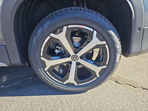 New 2026 Volkswagen Tiguan SE image 26