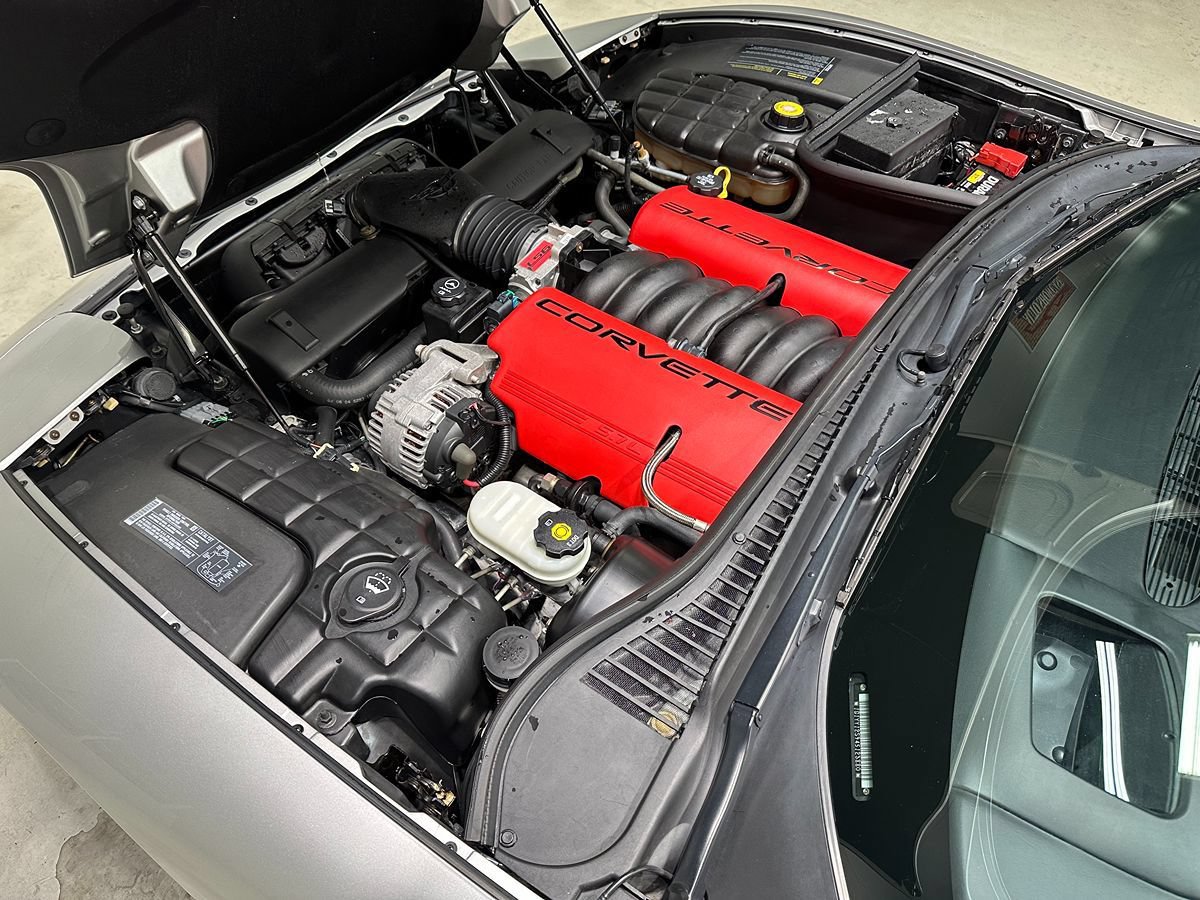 Used 2004 Chevrolet Corvette Z06 w/ Memory Package RWD image 4