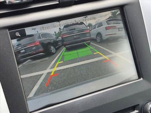 Used 2016 Ford Fusion SE FWD image 11