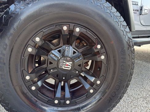 Used 2015 Jeep Wrangler Unlimited Sport w/ Quick Order Package 24S AWD/4WD image 24