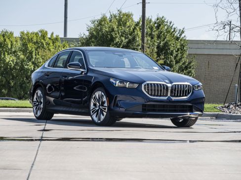 New 2026 BMW i5 eDrive40 w/ Executive Package image 2