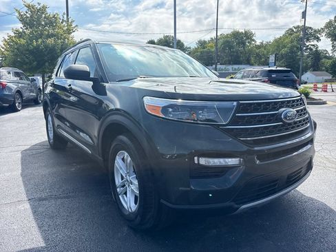 Used 2023 Ford Explorer XLT w/ Equipment Group 202A AWD/4WD image 4