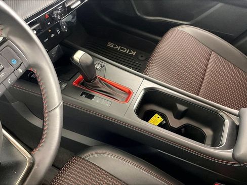 Certified 2025 Nissan Kicks SR FWD image 17