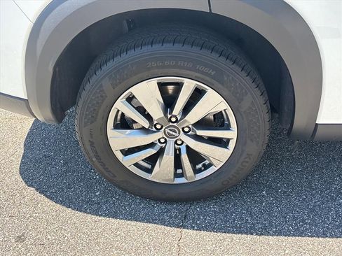 Used 2025 Nissan Pathfinder SV AWD/4WD image 9