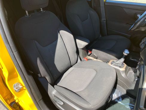 Used 2017 Jeep Renegade Latitude image 34