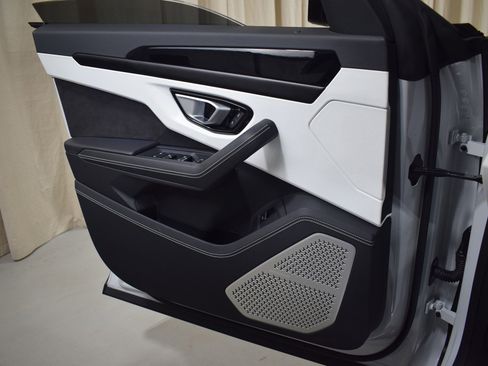 Used 2024 Lamborghini Urus S image 38