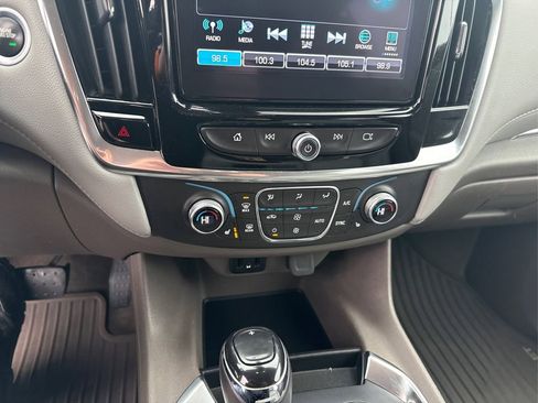 Used 2018 Chevrolet Traverse LT image 25
