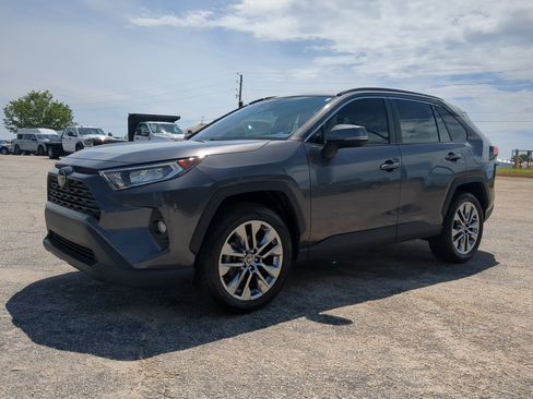 Used 2020 Toyota RAV4 XLE Premium FWD image 6