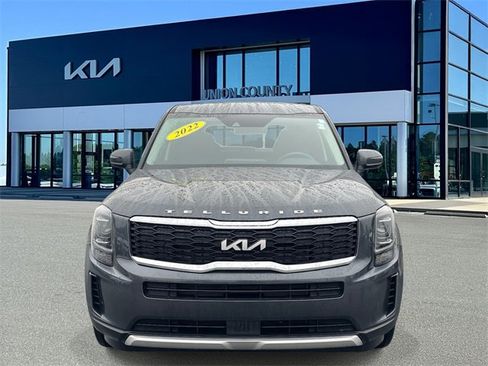 Certified 2022 Kia Telluride LX image 2
