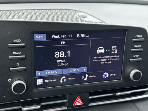 Used 2024 Hyundai Elantra SE image 16