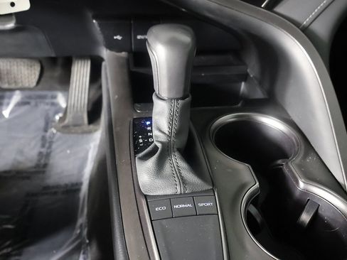 Used 2024 Toyota Camry SE image 43