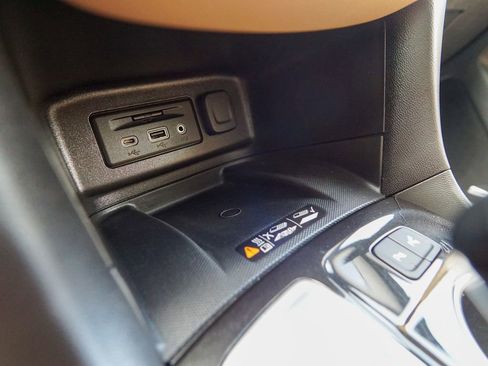 Used 2023 Chevrolet Equinox Premier FWD image 29