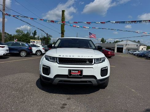 Used 2017 Land Rover Range Rover Evoque SE AWD/4WD image 2