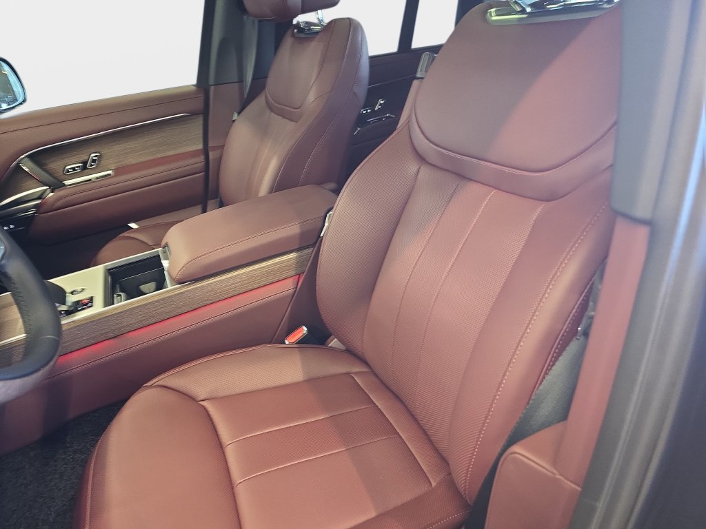 New 2026 Land Rover Range Rover Autobiography AWD/4WD image 12