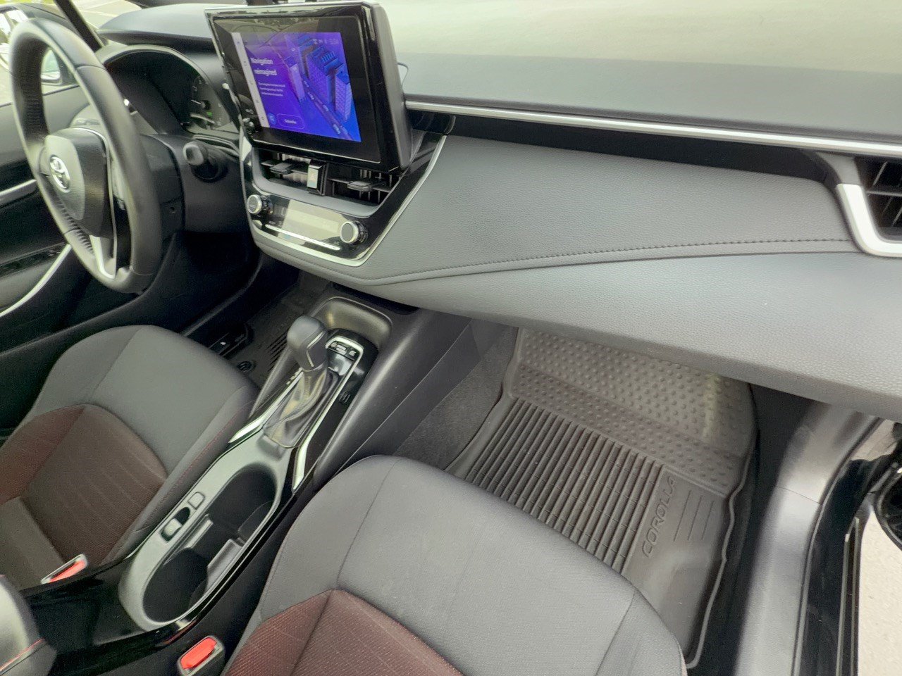 Certified 2024 Toyota Corolla SE FWD image 31