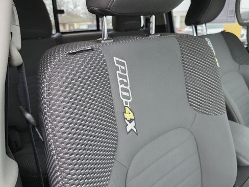 Used 2018 Nissan Frontier PRO-4X image 28