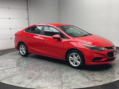 Used 2017 Chevrolet Cruze LT image 32