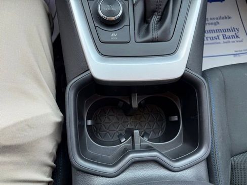 Used 2022 Toyota RAV4 SE w/ Convenience Package image 25