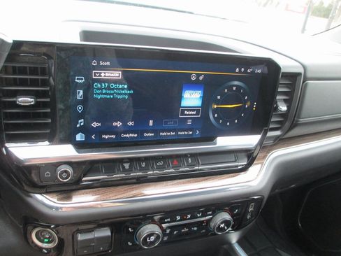 Used 2024 Chevrolet Silverado 3500 LT w/ Convenience Package image 24