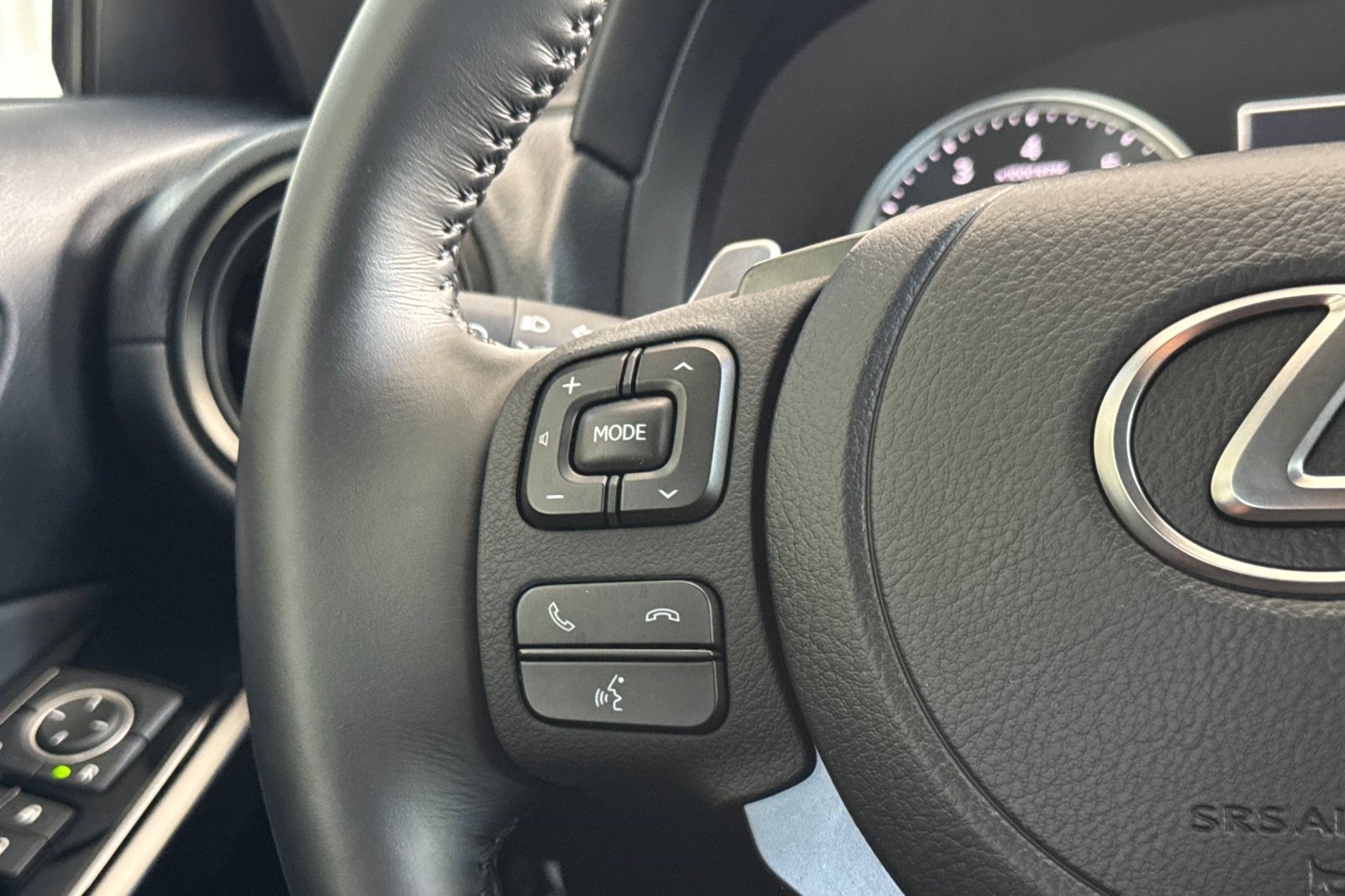 Certified 2025 Lexus IS 300 F Sport RWD image 29