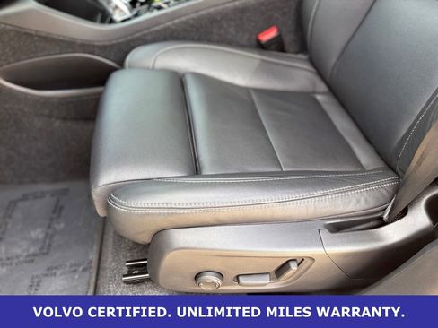 Certified 2025 Volvo XC40 B5 Plus AWD/4WD image 27