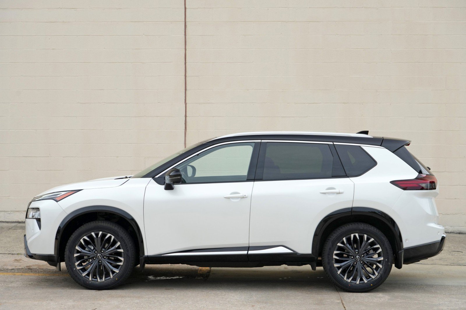 Used 2024 Nissan Rogue Platinum w/ Platinum Premium Package FWD image 47