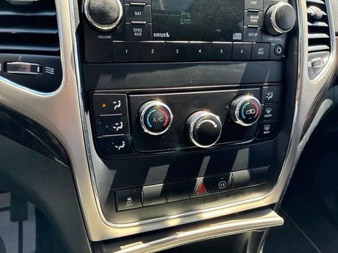 Used 2012 Jeep Grand Cherokee Laredo w/ Laredo E Group AWD/4WD image 22
