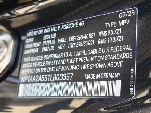 Used 2026 Porsche Macan AWD/4WD image 38