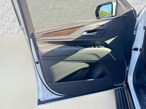 Used 2024 Cadillac Escalade Sport Platinum w/ LPO, ONYX Package image 24