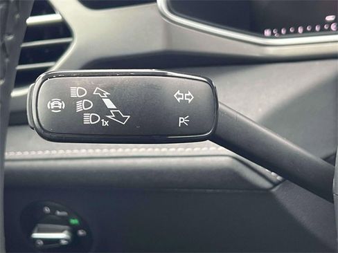 Used 2025 Volkswagen Taos SE image 24