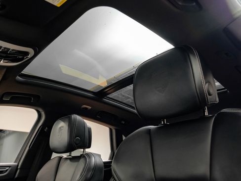 Used 2023 Porsche Macan Turbo image 5