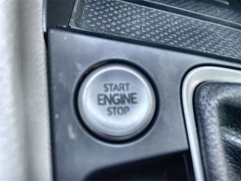 Used 2025 Volkswagen Jetta SE w/ Sunroof Package image 25