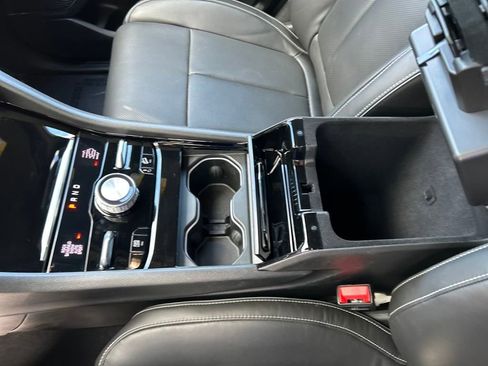 Used 2025 Jeep Grand Cherokee L Overland w/ Advanced Protech Group III image 19