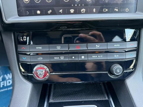 Used 2020 Jaguar F-PACE Premium AWD/4WD image 33