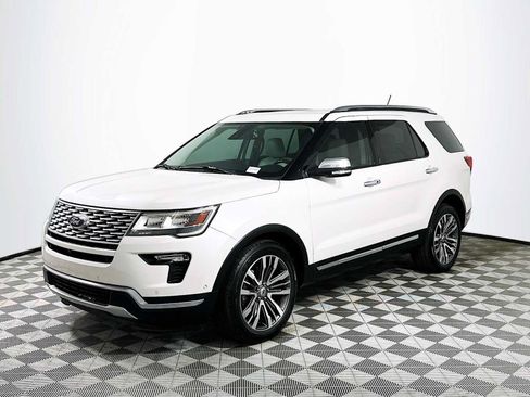 Used 2018 Ford Explorer Platinum AWD/4WD image 3