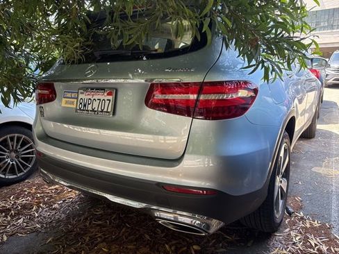 Used 2018 Mercedes-Benz GLC 300 4MATIC image 3