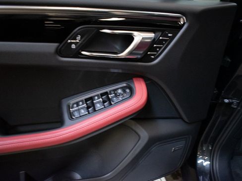 New 2026 Porsche Macan image 20