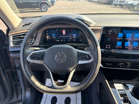 Used 2026 Volkswagen Atlas SEL AWD/4WD image 16