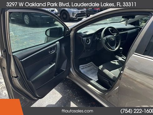 Used 2017 Toyota Corolla LE image 19