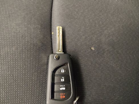 Used 2021 Toyota Corolla LE image 32