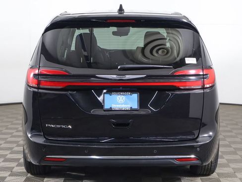 Used 2024 Chrysler Pacifica Touring-L FWD image 13