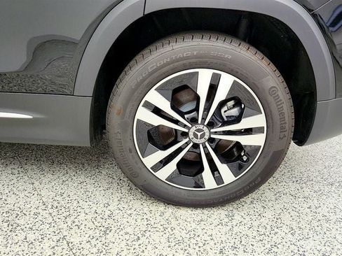 Used 2024 Mercedes-Benz GLB 250 4MATIC w/ Exclusive Package image 9